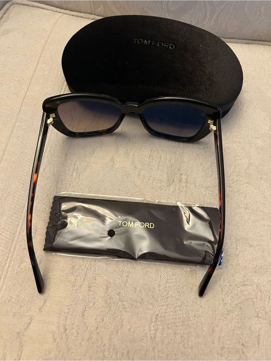 New arrival! Authentic TOM FORD
MAEVE FT1008 oversized Havana Cat Eye Sunglasses main image 7